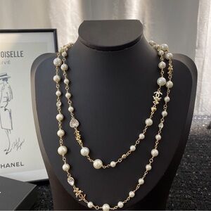 CHANEL Gold and Cream Pearl Necklace